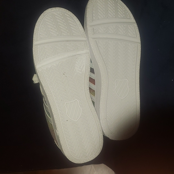 New K-Swiss Varsity Low size 6mn/youth equals 7.5 wmn and 6.5mn equals 8wmn - Picture 3 of 6
